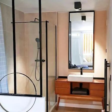 Elegant 48sqm Eiffel - View & Large Terrace باريس