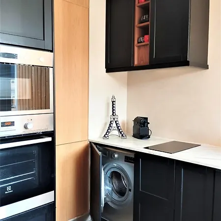 Elegant 48sqm Eiffel - View & Large Terrace