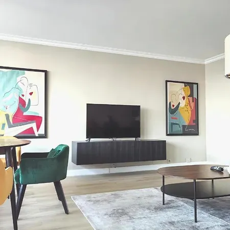 Elegant 48sqm Eiffel - View & Large Terrace Appartement