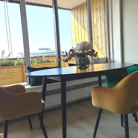 Elegant 48sqm Eiffel - View & Large Terrace