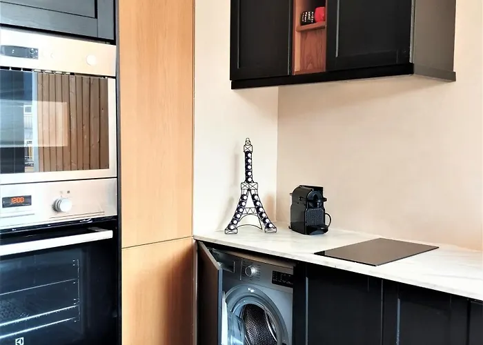 Elegant 48sqm Eiffel - View & Large Terrace
