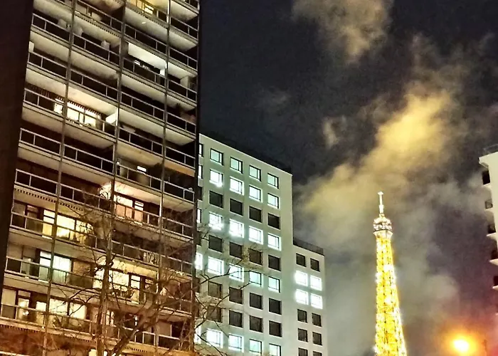 Elegant 48sqm Eiffel - View & Large Terrace * Parigi