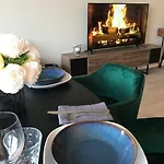 Elegant 48sqm Eiffel - View & Large Terrace 公寓 *