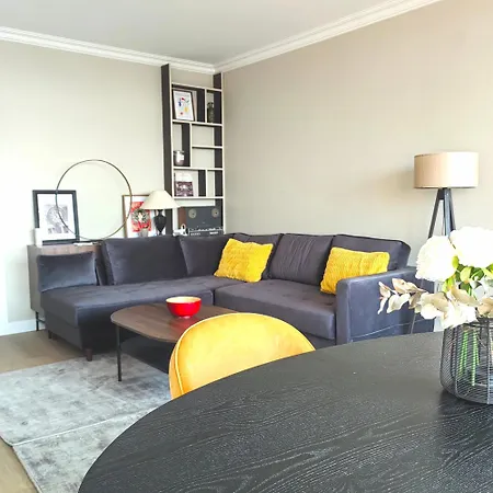 Elegant 48sqm Eiffel - View & Large Terrace דירה